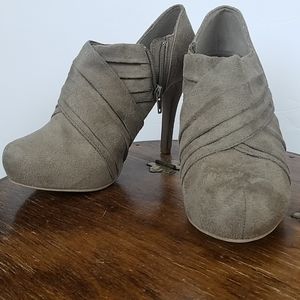 Mossimo Varana Tan Heel Booties 💥 final price